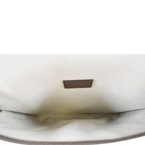 GUCCI Messenger Bag Beige inner look