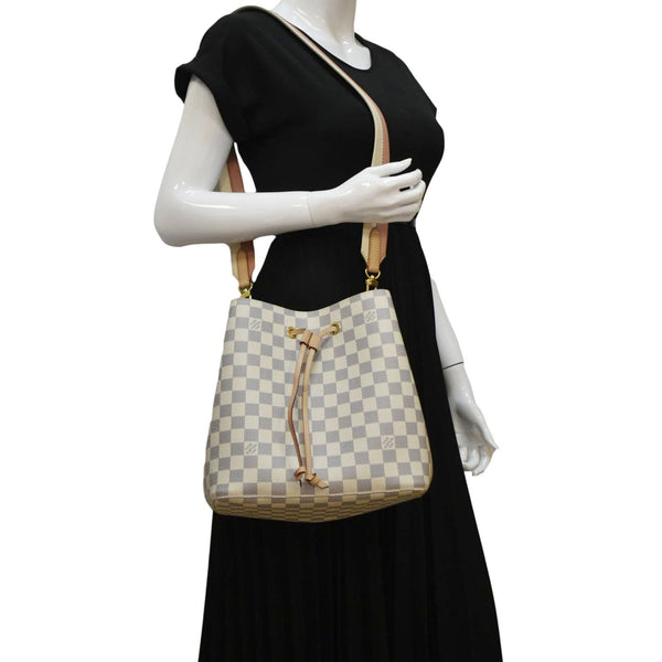 LOUIS VUITTON Neonoe Braided Handle Damier Crossbody Bag White dummy look