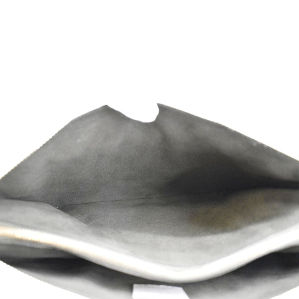 LOUIS VUITTON Creme Shoulder Bag inner look