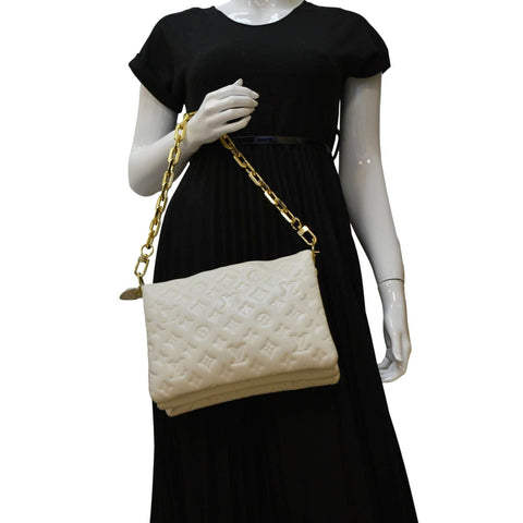 LOUIS VUITTON Creme Shoulder Bag dummy look