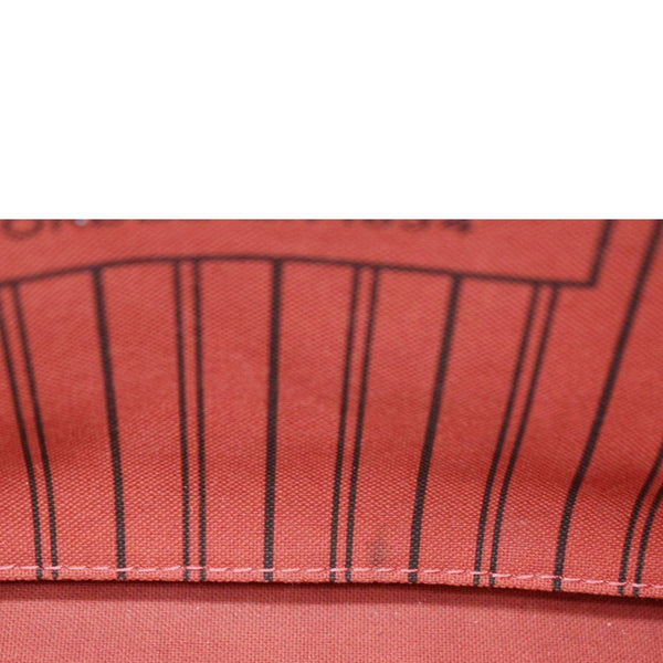 LOUIS VUITTON Brown Shoulder Bag stuff view