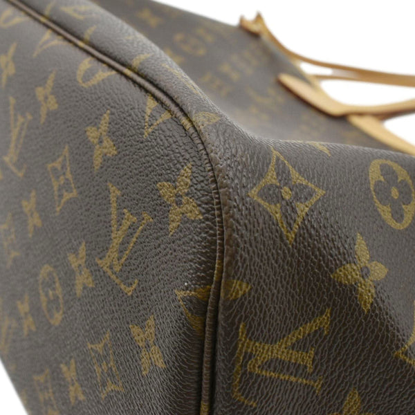LOUIS VUITTON Brown Shoulder Bag lower right corner look