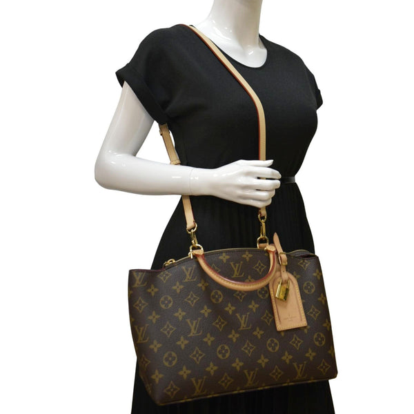 LOUIS VUITTON Petit Palais Monogram Canvas Shoulder Bag Brown