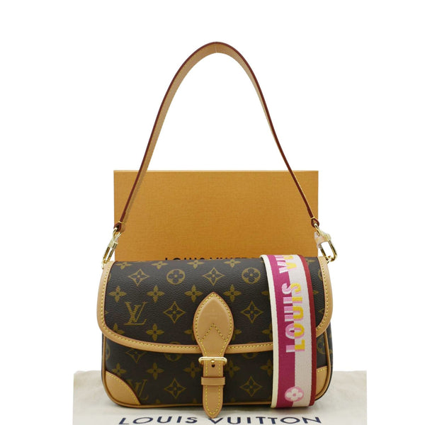 LOUIS VUITTON Brown Shoulder Bag front side