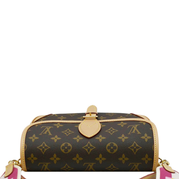 LOUIS VUITTON Brown Shoulder Bag upper look