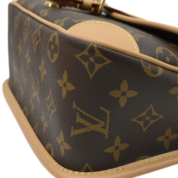 LOUIS VUITTON Brown Shoulder Bag lower reight corner look