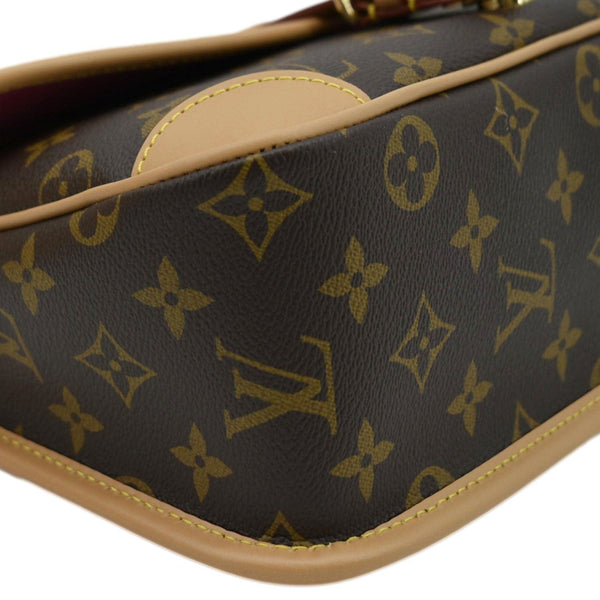 LOUIS VUITTON Brown Shoulder Bag lower left corner look