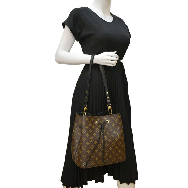 LOUIS VUITTON Neonoe Monogram Canvas Shoulder Bag Brown