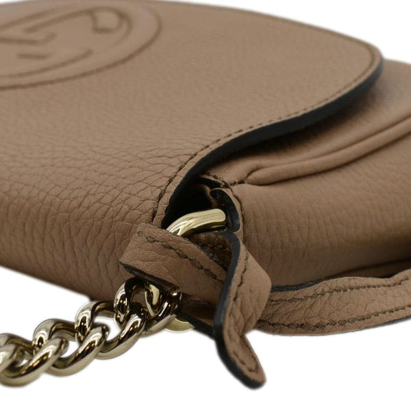 GUCCI Leather Chain Crossbody Bag Rose Beige front left corner look