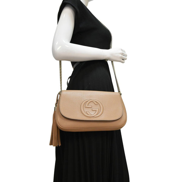 GUCCI Leather Chain Crossbody Bag Rose Beige dummy look