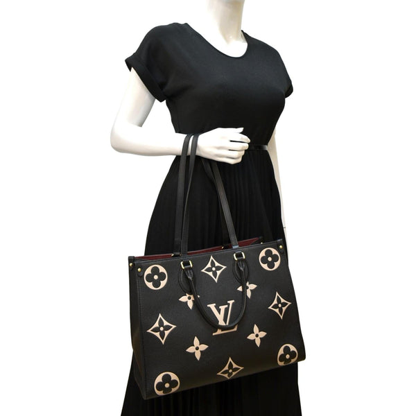 LOUIS VUITTON Onthego MM Giant Monogram Leather Tote Shoulder Bag Bicolor
