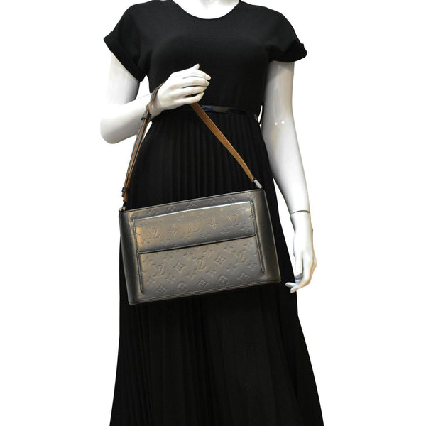 LOUIS VUITTON Leather Shoulder Bag Black dummy look