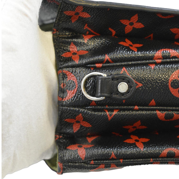 LOUIS VUITTON Metis Pochette Monogram Infrarouge Crossbody Bag Glossy Red