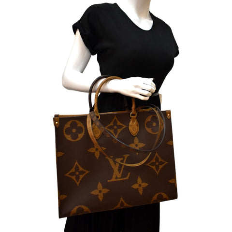 LOUIS VUITTON Onthego GM Giant Monogram Canvas Tote Shoulder Bag Brown