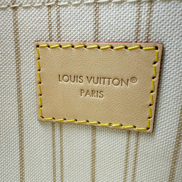 LOUIS VUITTON Neverfull Damier Azur Pochette Wristlet White