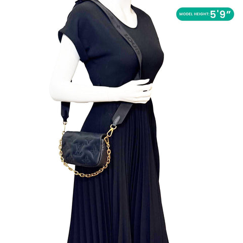 LOUIS VUITTON Calfskin Bubblegram Leather Wallet on Strap Bag Black