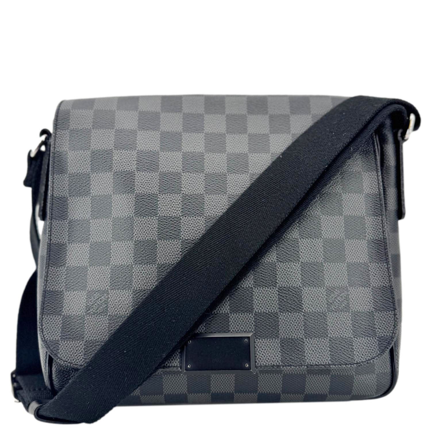 LOUIS VUITTON District MM Damier Graphite Messenger Bag Black