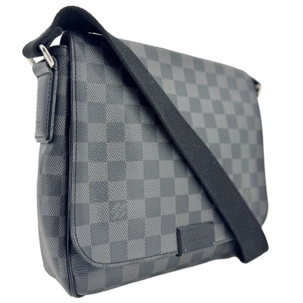 LOUIS VUITTON District MM Damier Graphite Messenger Bag Black