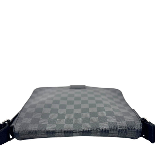 LOUIS VUITTON District MM Damier Graphite Messenger Bag Black