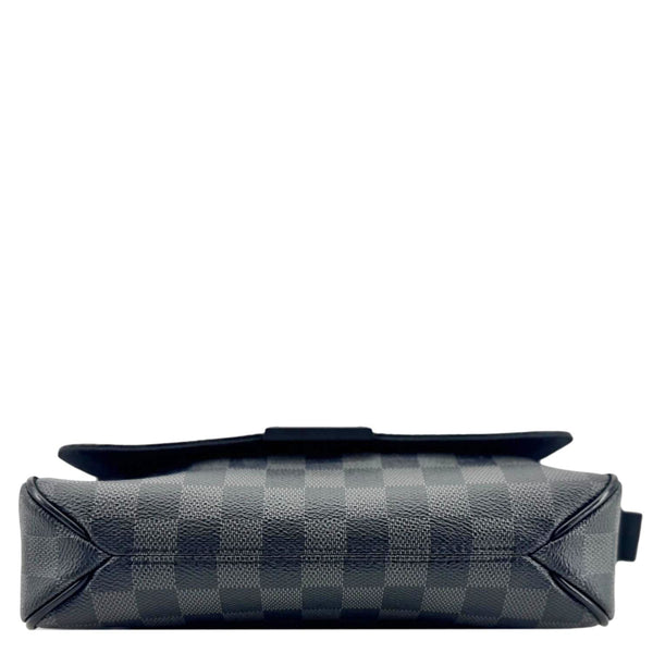 LOUIS VUITTON District MM Damier Graphite Messenger Bag Black