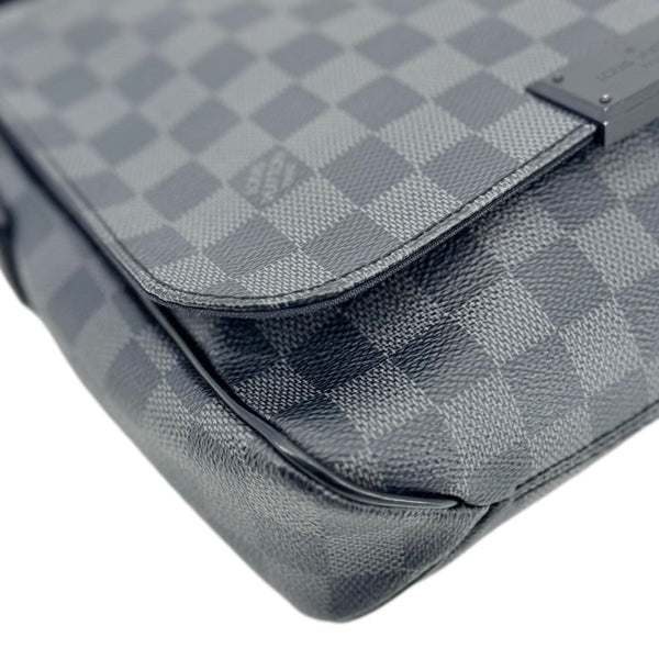 LOUIS VUITTON District MM Damier Graphite Messenger Bag Black