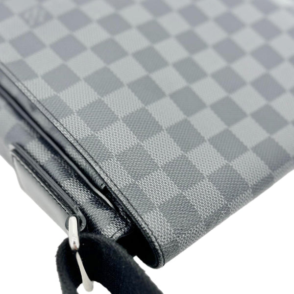 LOUIS VUITTON District MM Damier Graphite Messenger Bag Black