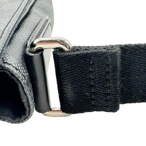 LOUIS VUITTON District MM Damier Graphite Messenger Bag Black