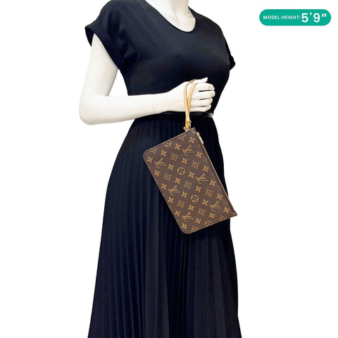 LOUIS VUITTON Neverfull Monogram Canvas Pochette Wristlet Brown