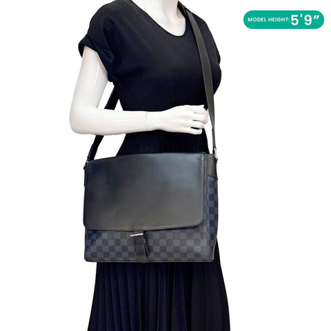 LOUIS VUITTON Newport Damier Cobalt Canvas Messenger Bag Blue