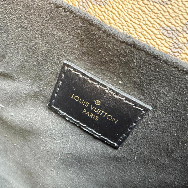 LOUIS VUITTON Metis Pochette Reverse Monogram Canvas Crossbody Bag Brown