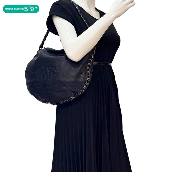 CHANEL Modern Chain Calfskin Leather Hobo Bag Black