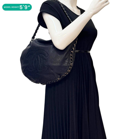CHANEL Modern Chain Calfskin Leather Hobo Bag Black