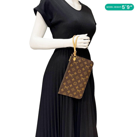 Louis Vuitton Neverfull Monogram Canvas Pochette Wristlet - Model Carrying