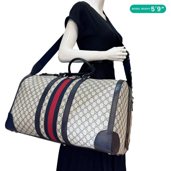 Gucci Savoy Large Beige and Navy Blue GG Supreme Canvas Duffle Bag - Model Carrying