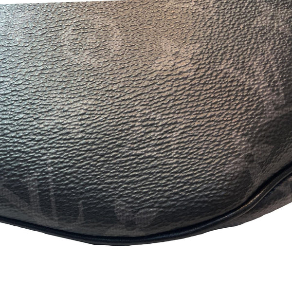 LOUIS VUITTON Discovery Monogram Galaxy Black Bumbag right cornre ook