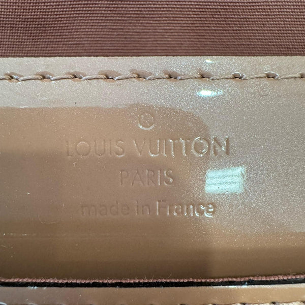 LOUIS VUITTON Louise Vernis Leather Clutch Tan
