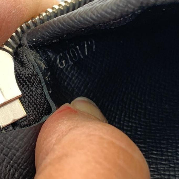 LOUIS VUITTON Duo Slingbag Taigarama Crossbody Bag Black