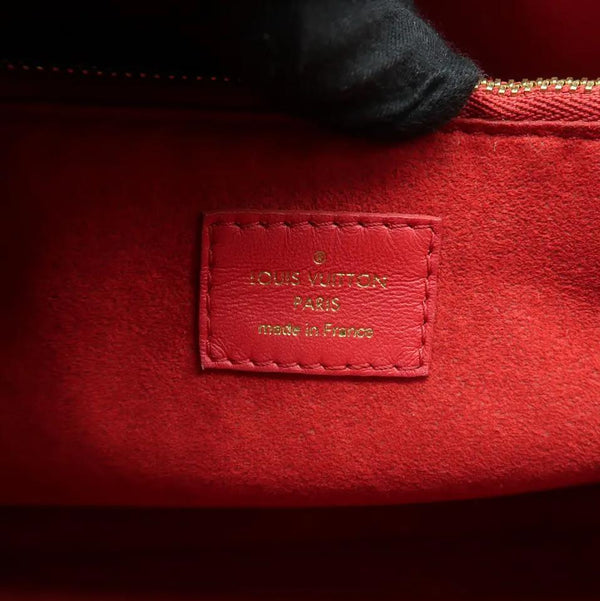 LOUIS VUITTON Double V Grained Calfskin Leather Bag with logo