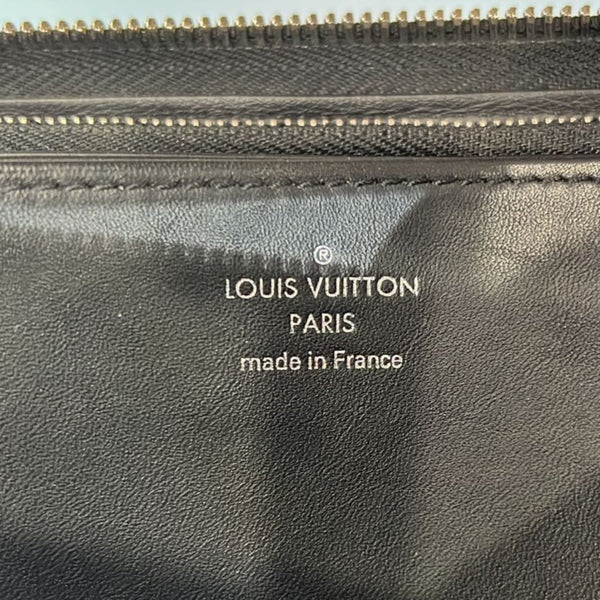 LOUIS VUITTON Mahina Leather Zippy Wallet Galet Black