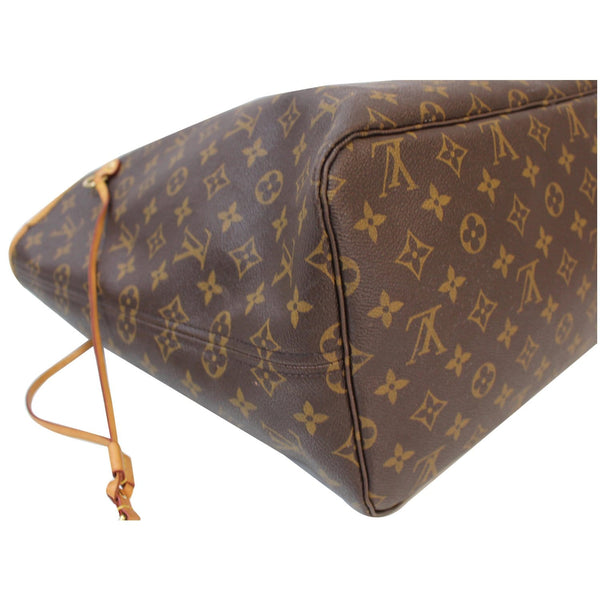 bottom corner Lv Neverfull GM Monogram Canvas bag