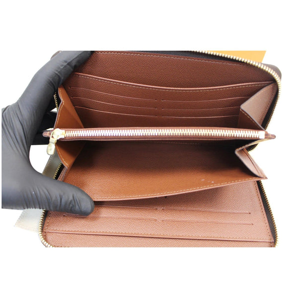 Louis Vuitton Monogram Canvas Zippy Long Wallet Interior
