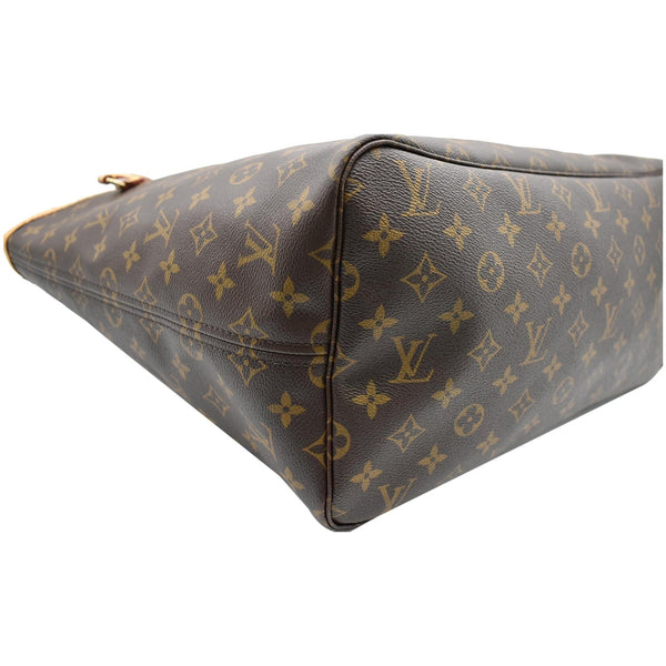 Louis Vuitton Neverfull GM Monogram Canvas bag lower corner