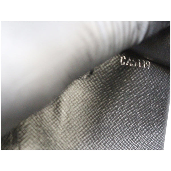 Louis Vuitton Zippy Vertical Taiga Long Wallet Black interior