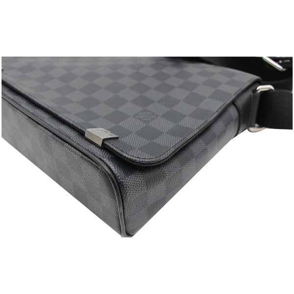 LOUIS VUITTON District MM Damier Graphite Messenger Bag Black