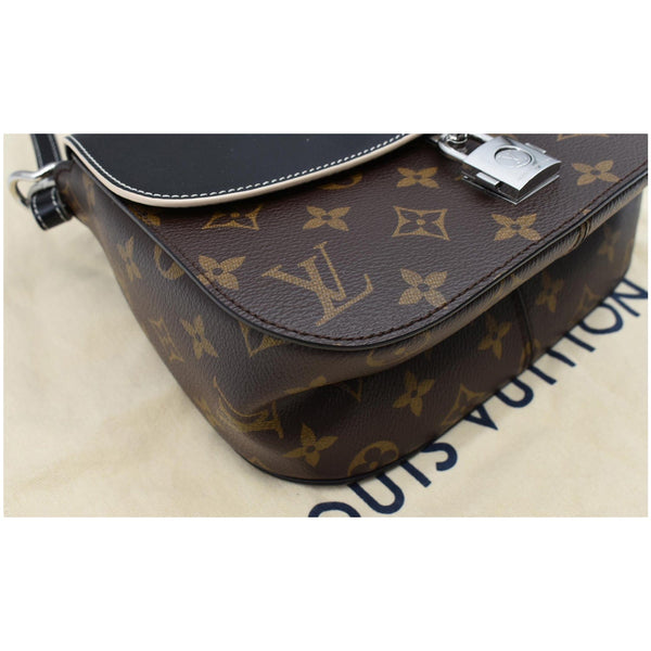 LOUIS VUITTON Chain It Monogram Canvas Shoulder Bag Black