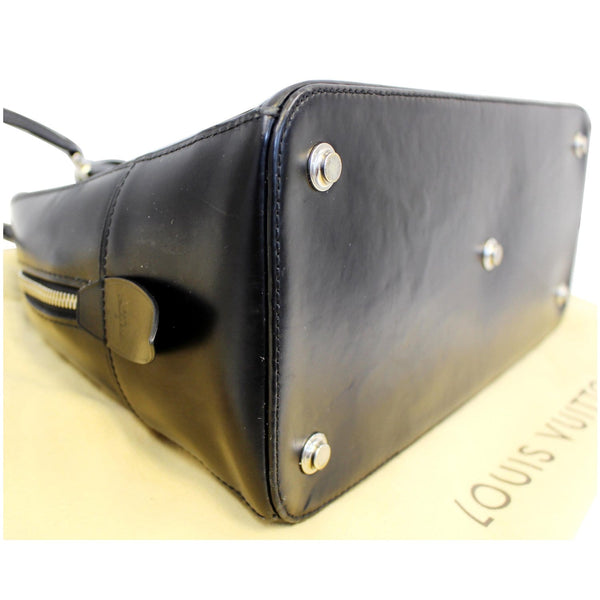 Louis Vuitton Dora MM - Lv Monogram Shoulder Handbag - bottom view