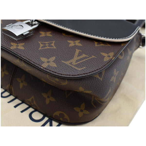 LOUIS VUITTON Chain It Monogram Canvas Shoulder Bag Black