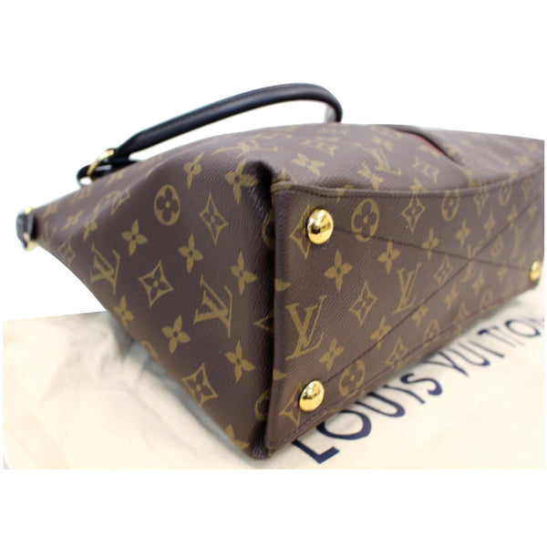 Louis Vuitton V MM Monogram Canvas Bag corner look