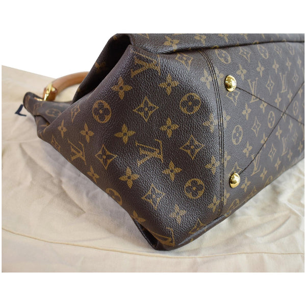 Louis Vuitton Artsy MM Shoulder Bag corner preview
