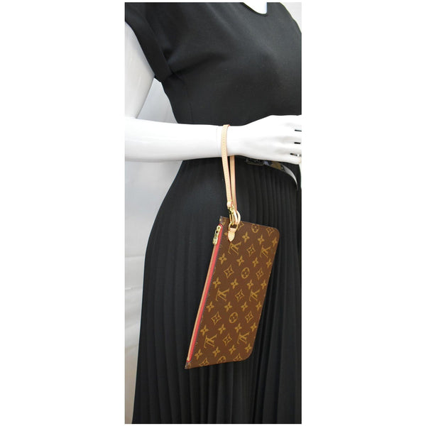 Louis Vuitton Neverfull MM Monogram Canvas Pochette Pouch